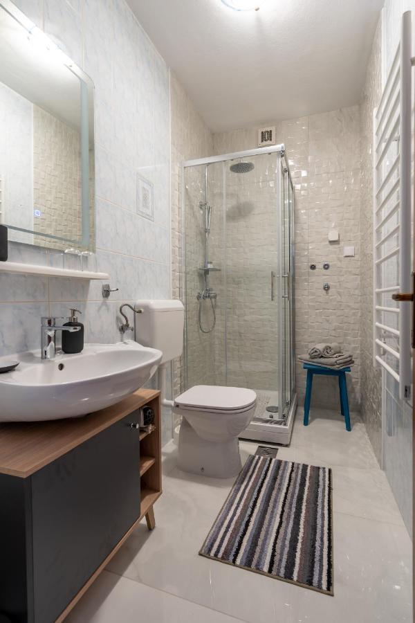 Alto 1 Studio Apartment Ровин Екстериор снимка